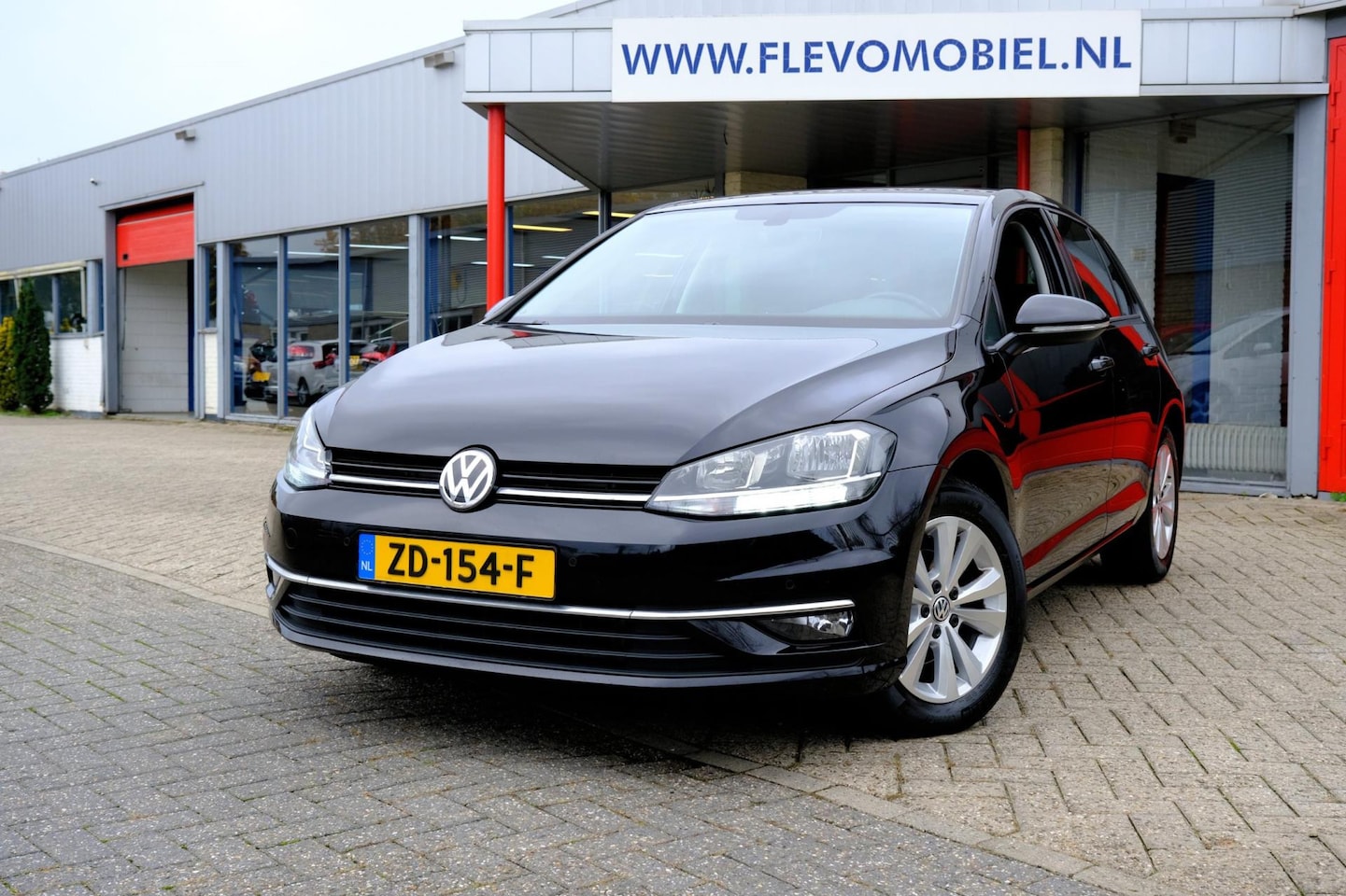 Volkswagen Golf - 1.0 TSI Comfortline 5-drs Aut. Navi|Clima|Adapt-Cruise|ParkAssist - AutoWereld.nl