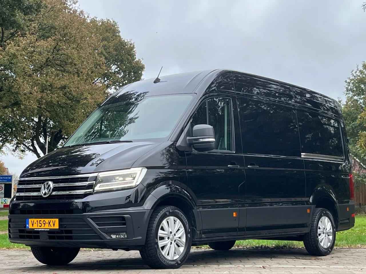 Volkswagen Crafter - 35 2.0 TDI L3H3 Highline 35 2.0 TDI L3H3 Highline, AUTOMAAT, APPLE CARPLAY, Cruise, Airco, trekhaak - AutoWereld.nl