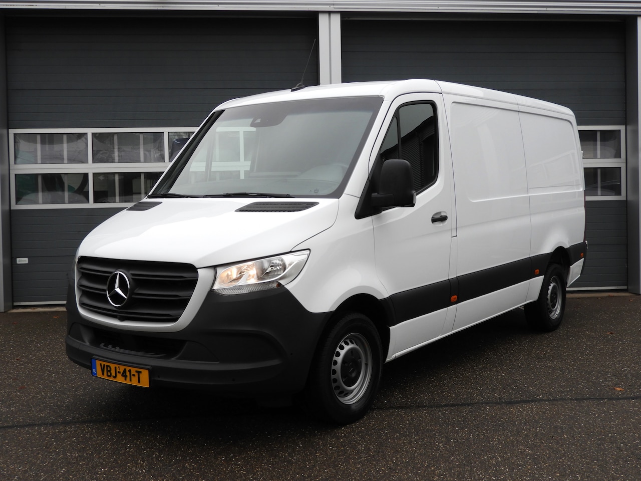 Mercedes-Benz Sprinter - 316 2.2 CDI L2H1 AUT | MBUX 10.25 | 360° CAMERA | 3.5t. TREKHAAK - AutoWereld.nl