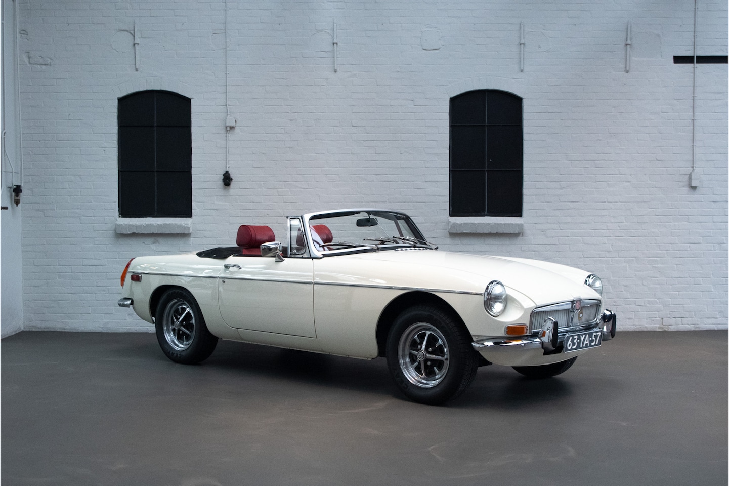 MG B type - 1.8 Roadster GERESTAUREERD! - AutoWereld.nl