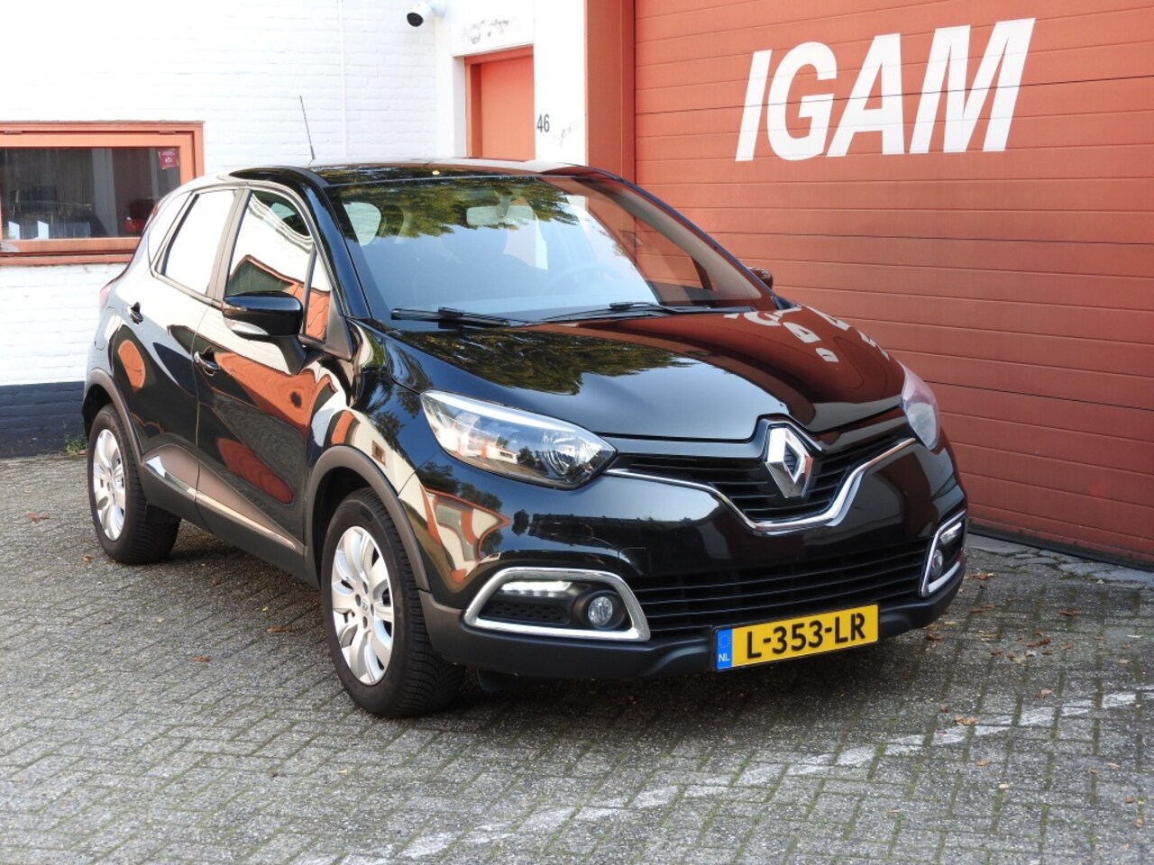 Renault Captur - 0.9 TCe Authentique airco,cruise control,pdc - AutoWereld.nl