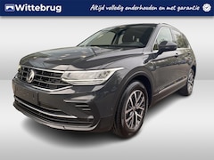 Volkswagen Tiguan - 1.4 TSI eHybrid 245pk DSG Life / Panoramadak / Virtual Cockpit / Trekhaak / Head-up Displa