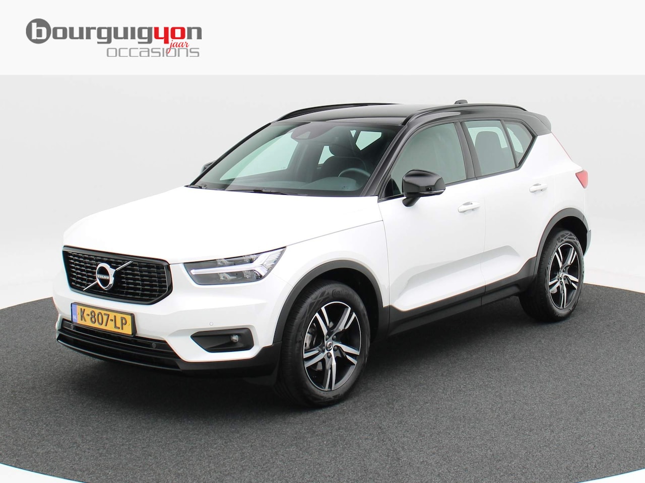 Volvo XC40 - 1.5 T2 130 Pk R-Design Automaat | Camera | Sensoren | Adap. Cruise | Carplay | Elek. Achte - AutoWereld.nl