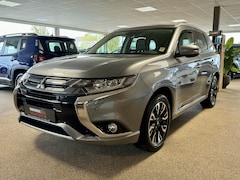 Mitsubishi Outlander - 2.0 PHEV Prestige Leder, 360cam, Schuifkanteldak, L/m velgen, Trekhaak