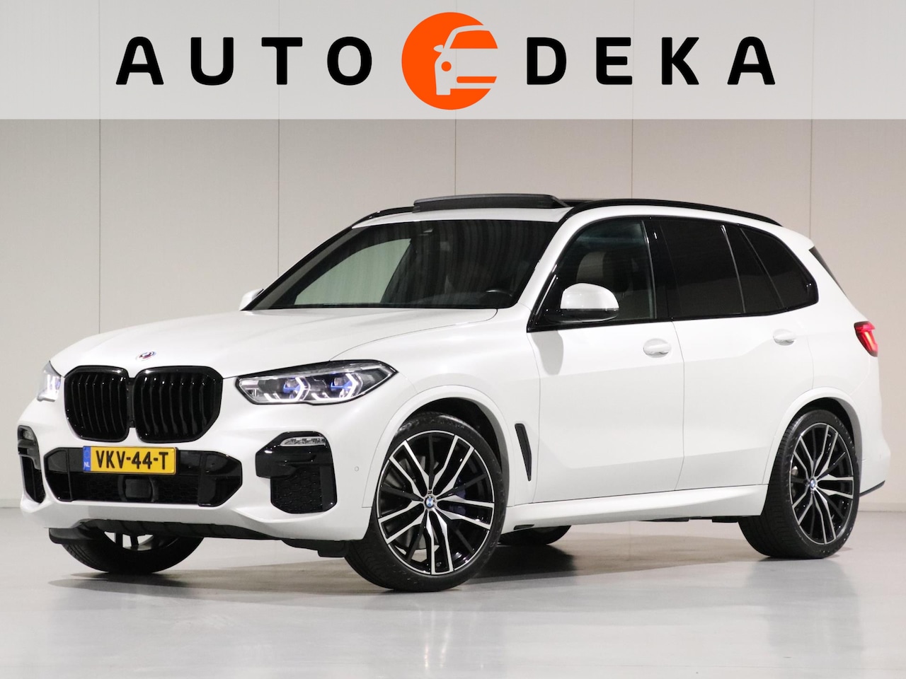 BMW X5 - XDrive30d M-Sport Grijs Kenteken *Luchtvering*Laserlight*Trekhaak*Panodak* - AutoWereld.nl