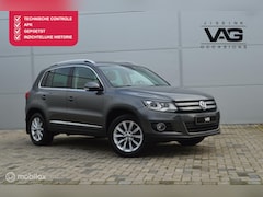 Volkswagen Tiguan - 1.4 TSI Highline Automaat Trekhaak Pano PDC Navi