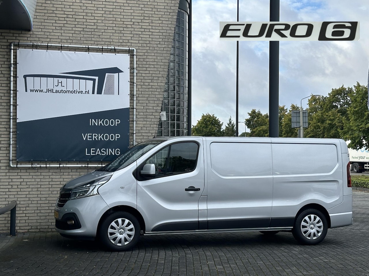 Renault Trafic - 2.0 dCi 120 T29 L2H1 Work Edition*NAVI*A/C*CRUISE* - AutoWereld.nl