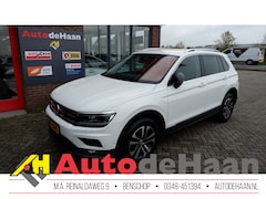 Volkswagen Tiguan - 1.5 TSI DSG ACC/Navi/Head-up/Trekhaak/LED/Standkachel/Lane-ass