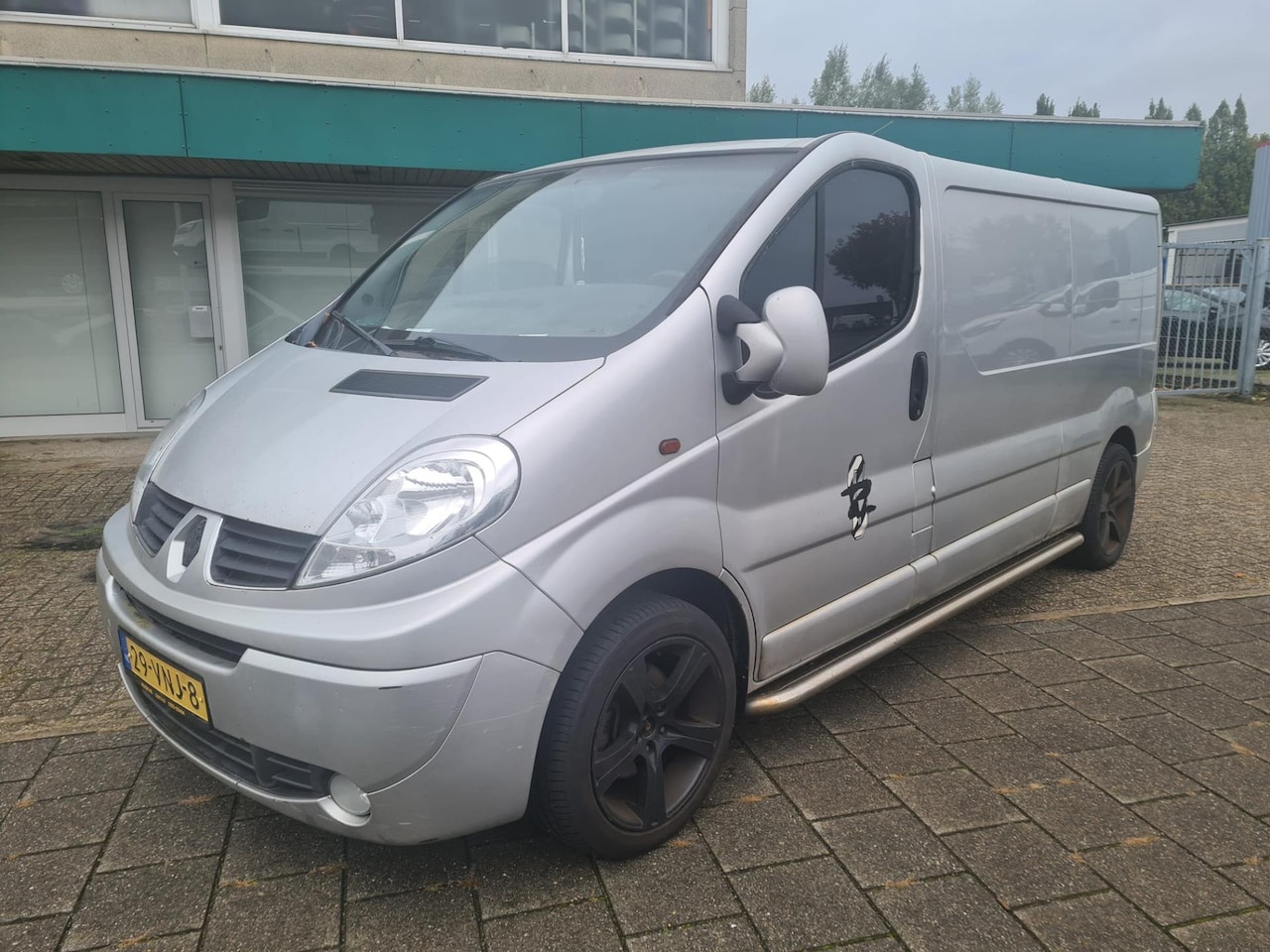 Renault Trafic - 2.0 dCi T29 L2H1 LANG 6BAK GRIJS 2008 - AutoWereld.nl