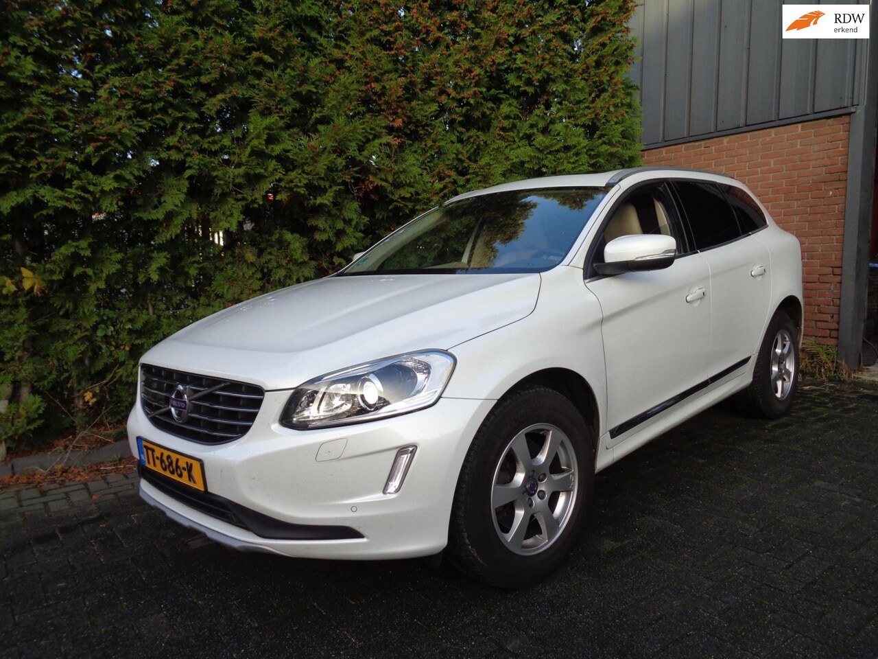 Volvo XC60 - 2.0 D4 FWD Polar+,Navi,Leder,Xenon,Camera - AutoWereld.nl