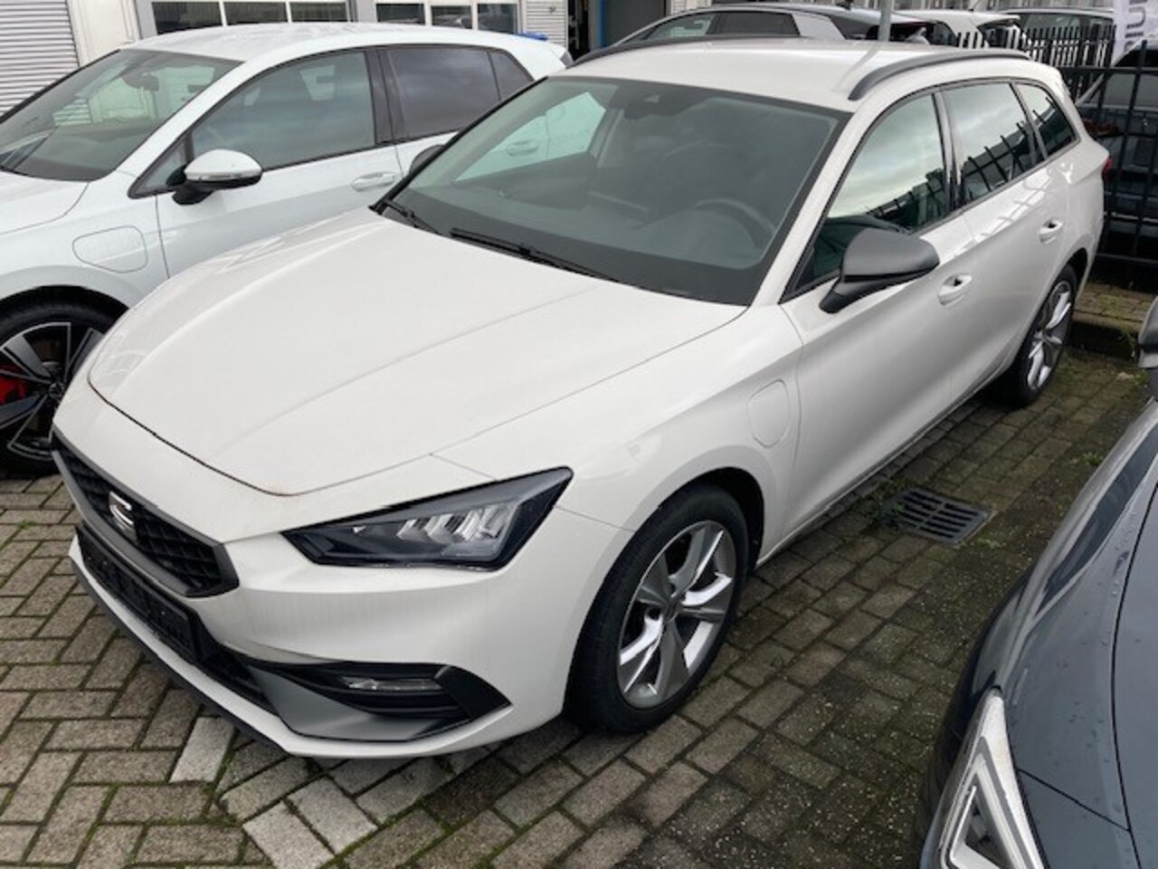 Seat Leon Sportstourer - 1.4 TSI eHybrid PHEV FR 204pk | Cruise control | Navigatie | App connect | Camera achter | - AutoWereld.nl