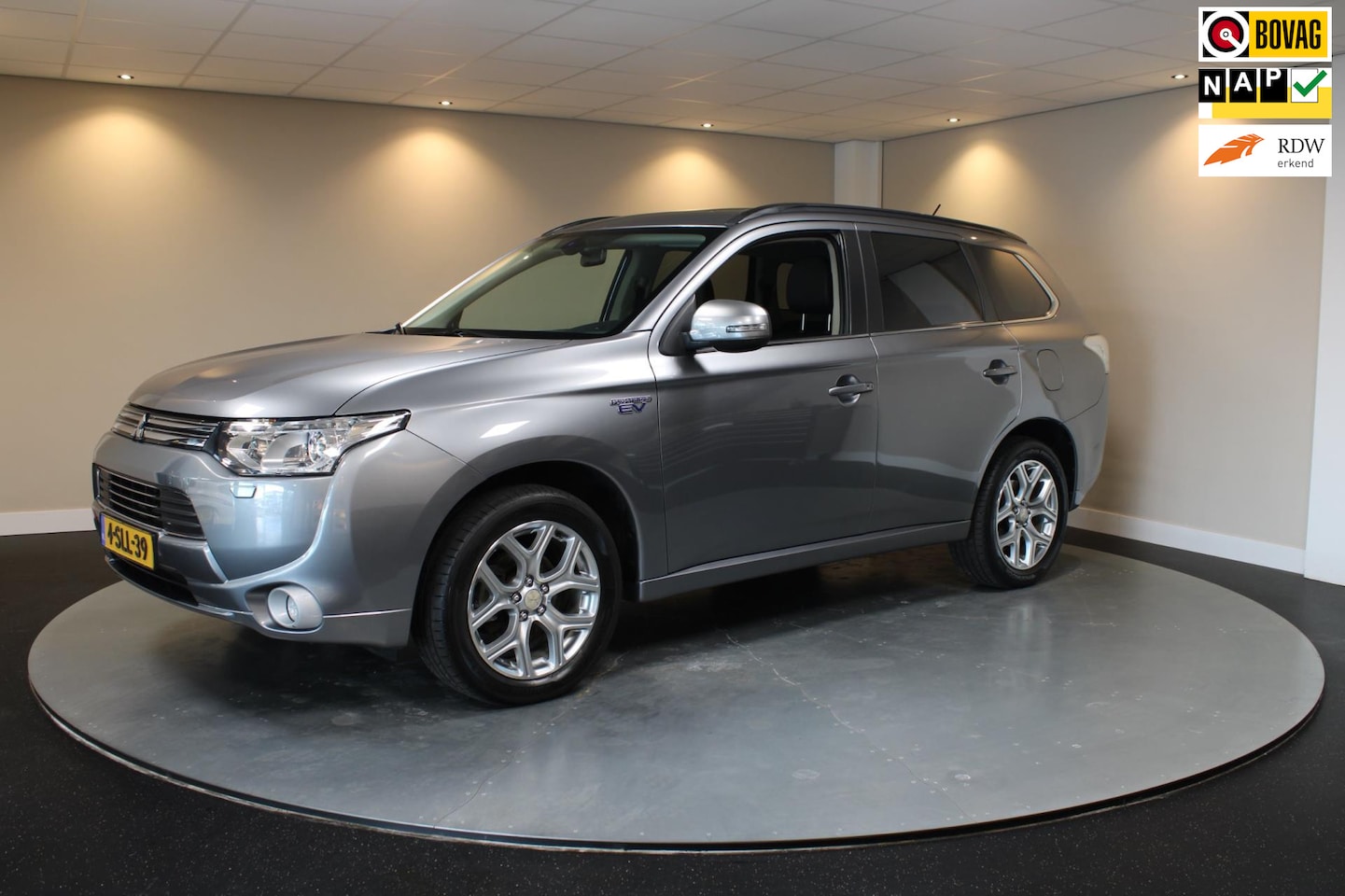 Mitsubishi Outlander - 2.0 PHEV Instyle *1ste Eigenaar* Incl. BTW|Leer - AutoWereld.nl