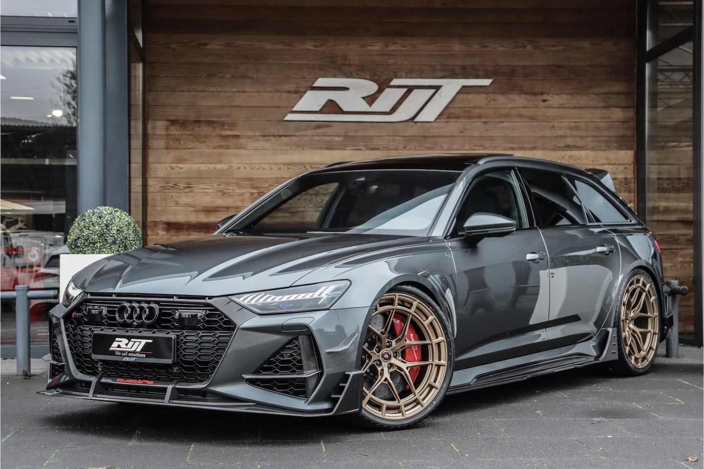 Audi RS6 - 4.0 V8 **Ceramic/4WS/Carbon/Pano/Alcantara/ACC** - AutoWereld.nl