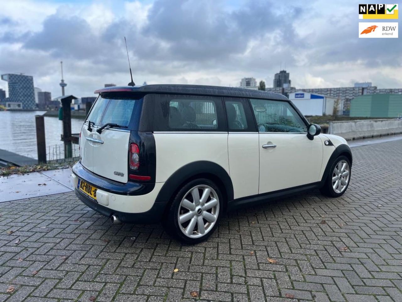 MINI Clubman - Mini 1.6 Cooper Pepper uitvoering | Leer | Bi-Xenon | Pano - AutoWereld.nl