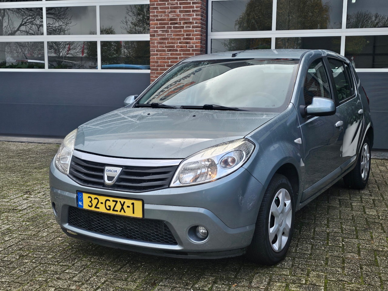 Dacia Sandero - 1.6 Lauréate Nap |Airco |Boekjes |Trekhaak |Apk - AutoWereld.nl