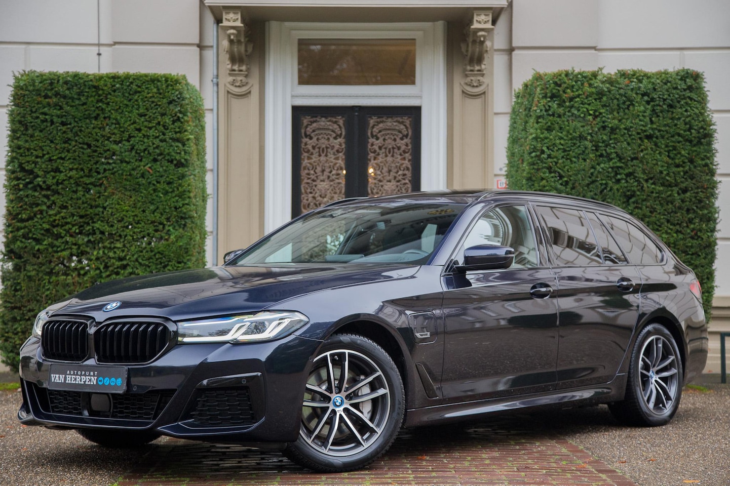 BMW 5-serie Touring - 530e xDrive M-Sport Pano | H&K | Laser | HUD | ACC | ZEER LUXE - AutoWereld.nl