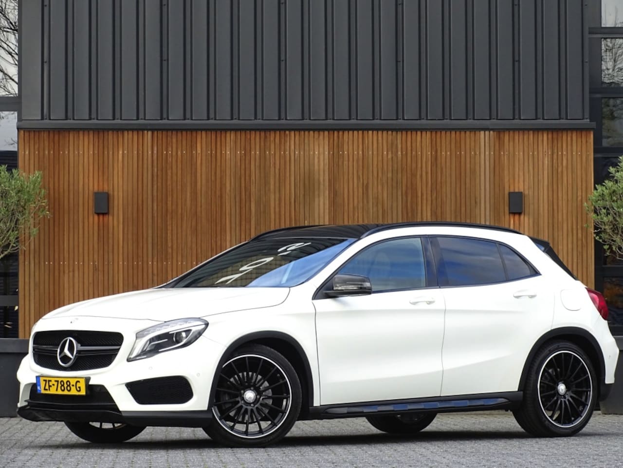 Mercedes-Benz GLA-Klasse - 250 4Matic 211PK Prestige / AMG pakket / LED - AutoWereld.nl