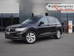 Volkswagen Tiguan - 1.5 TSI DSG Move/Panodak/Trekhaak/ IQ LED Matrix /Virtual dashb