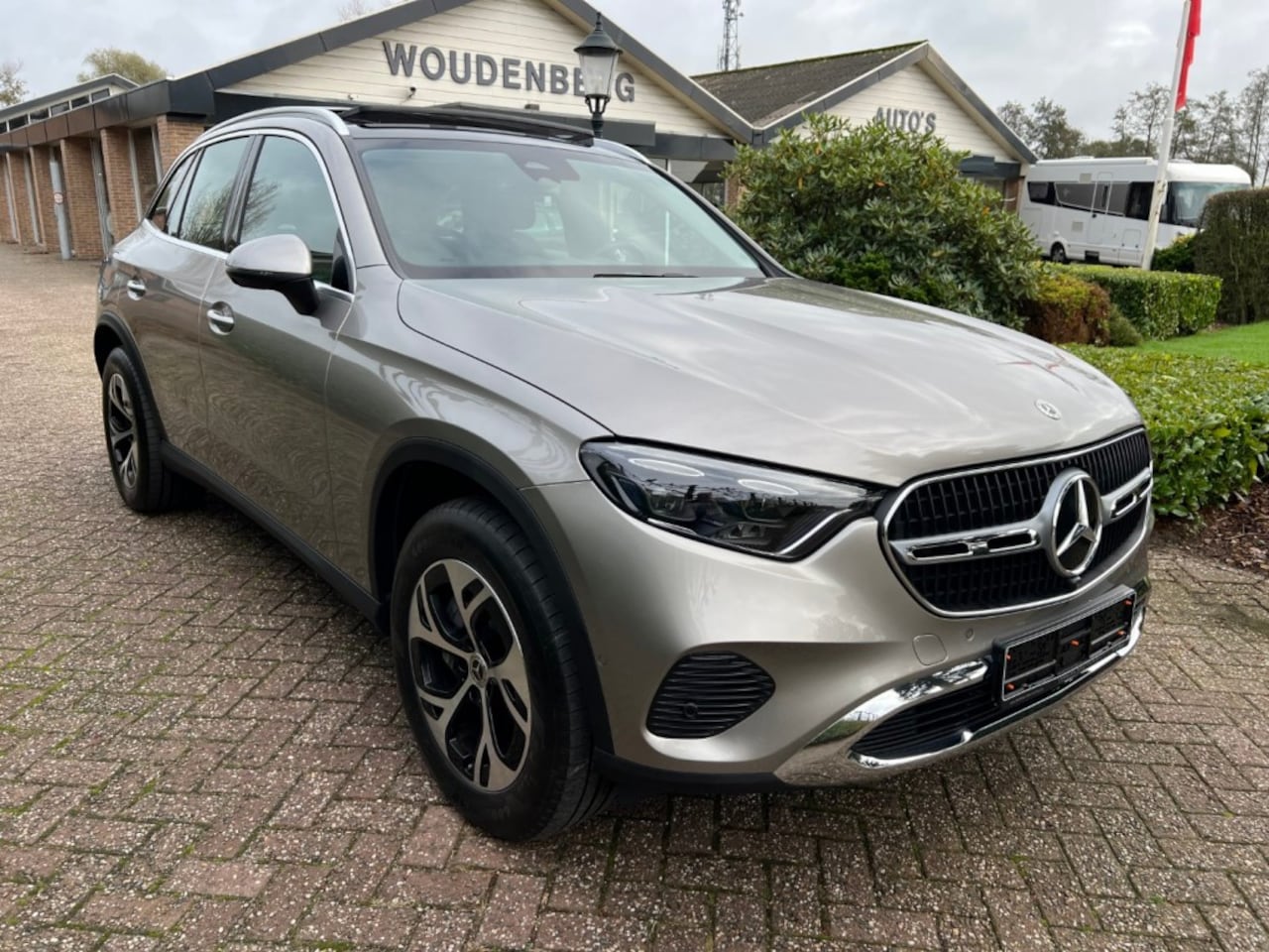 Mercedes-Benz GLC-klasse - GLC 300e 4-Matic, Pano dak, Led, 360 Cam - AutoWereld.nl