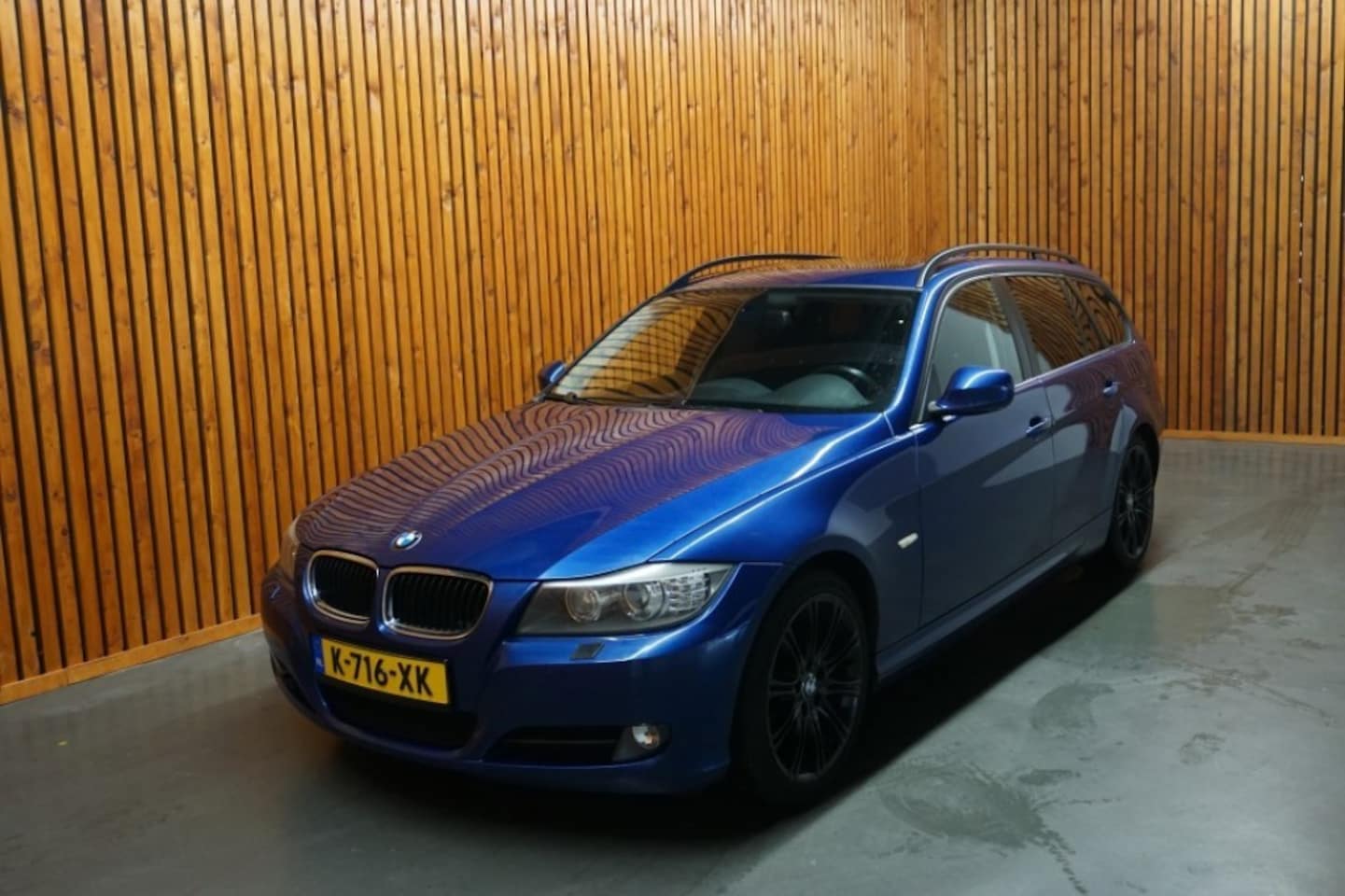 BMW 3-serie Touring - 318i TOURING /NAVI/ PANODAK - APK 10-2025 - AutoWereld.nl