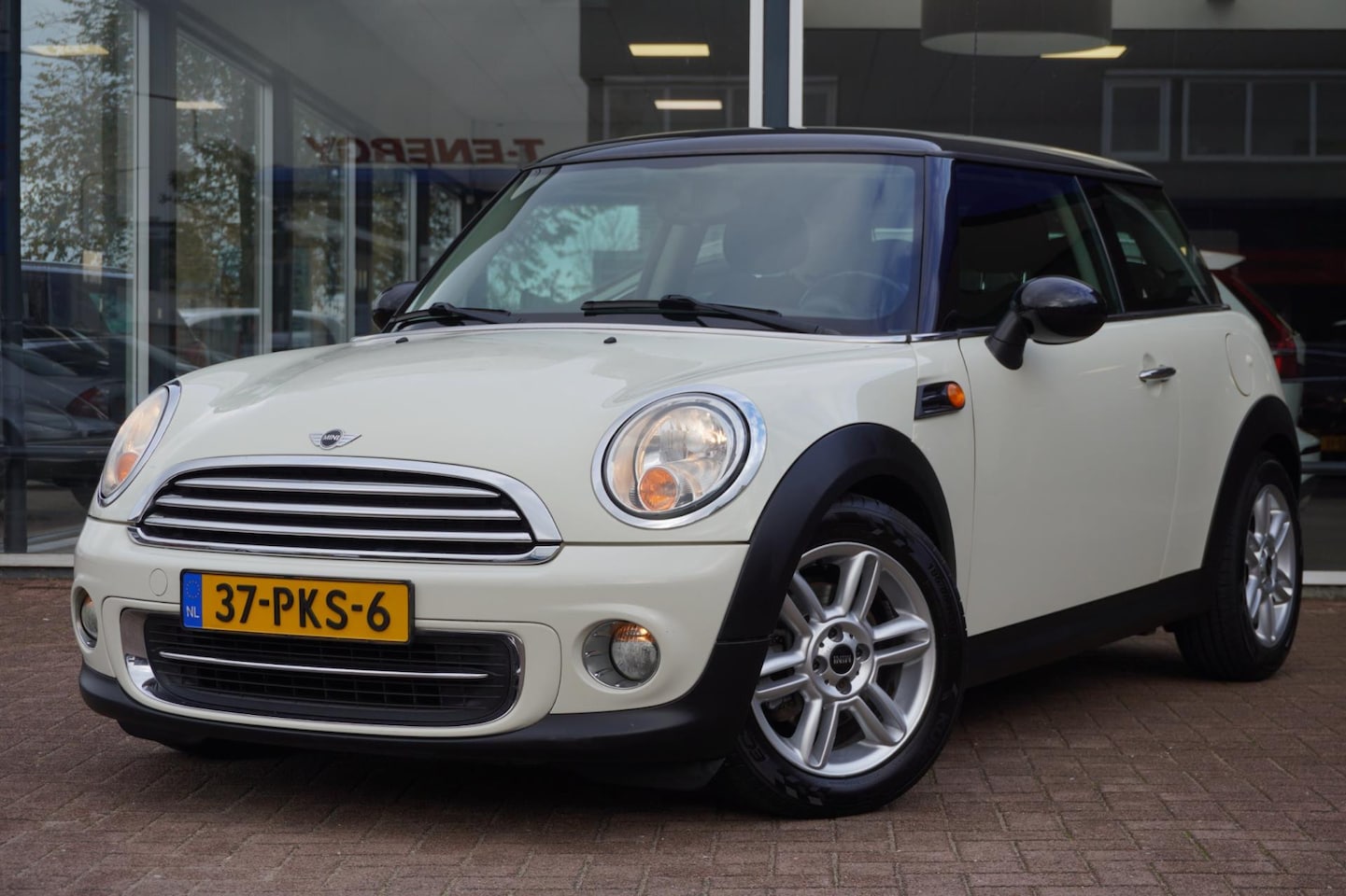 MINI Cooper - Mini 1.6 Chili 3deurs | Airco | Elek. pakket | Vol opties | Wit/zwart | Inruil mogelijk - AutoWereld.nl