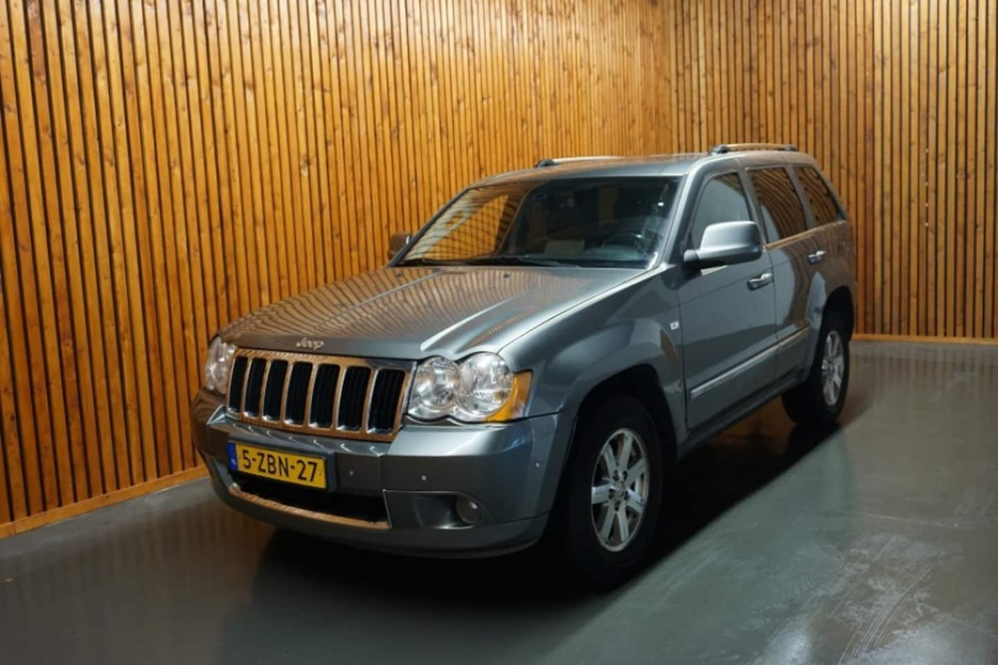 Jeep Grand Cherokee - 3.0 V6 CRD LAREDO AUTOMAAT/ LEER - AutoWereld.nl