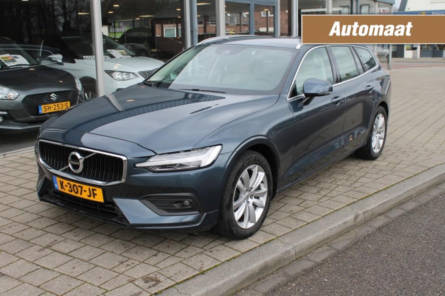 Volvo V60 - 2.0 B3 INSCRIPTION/ leder / Trekhaak / Climatronic / Automaat / - AutoWereld.nl