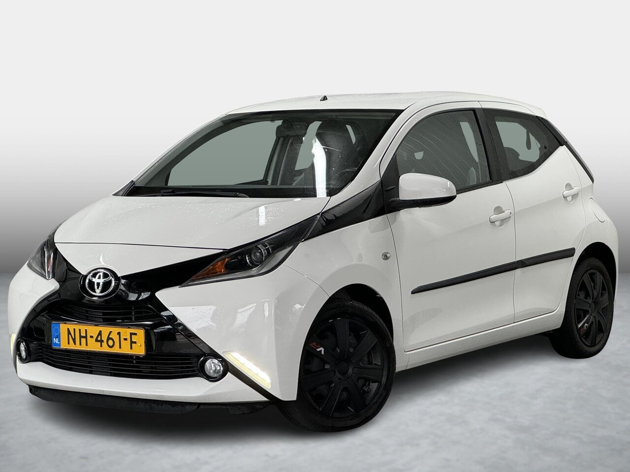 Toyota Aygo - 1.0 VVT-i x-play Camera Airco Bluetooth - AutoWereld.nl