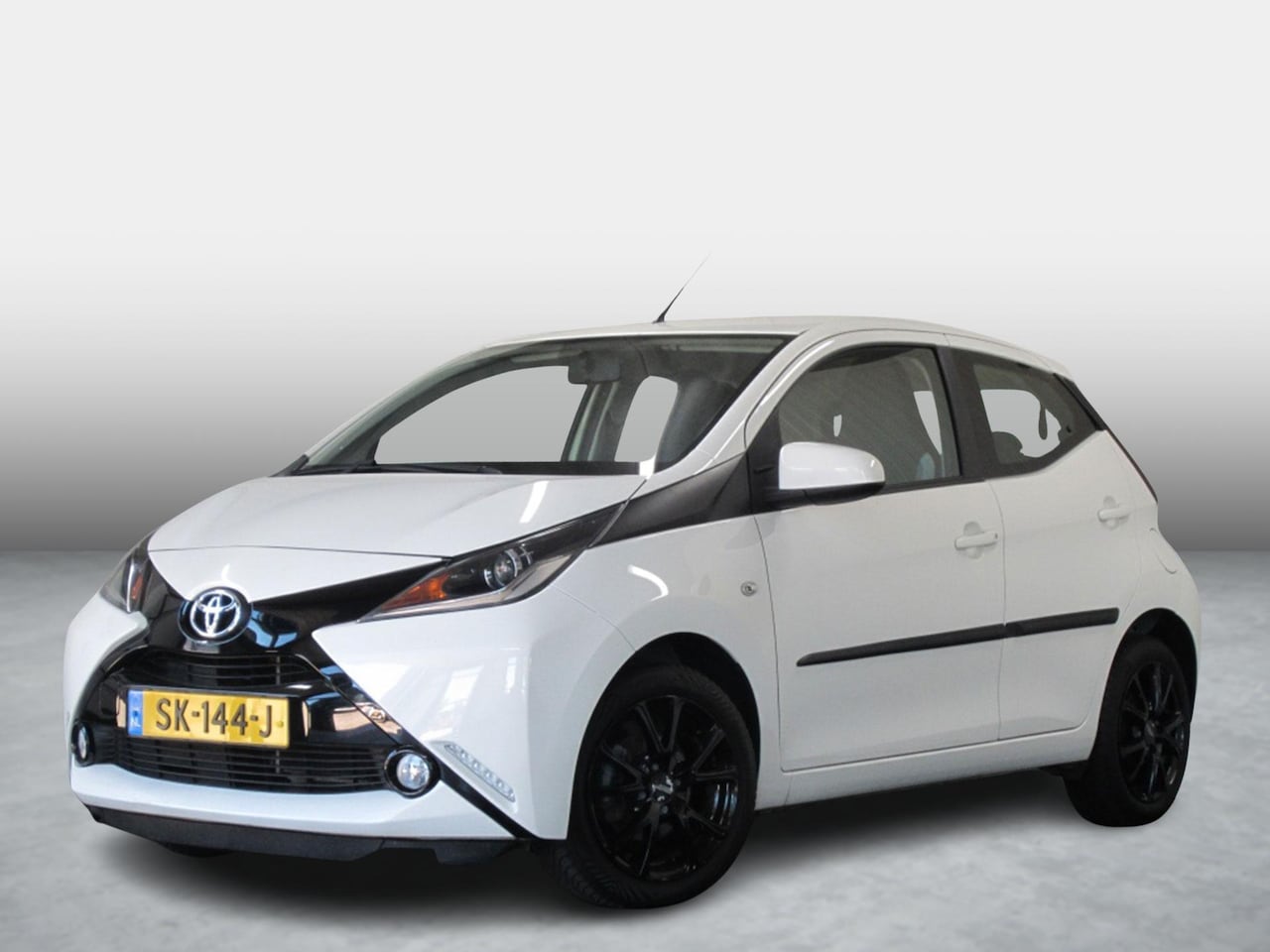 Toyota Aygo - 1.0 VVT-i X-Play Airco Camera LM Velgen - AutoWereld.nl