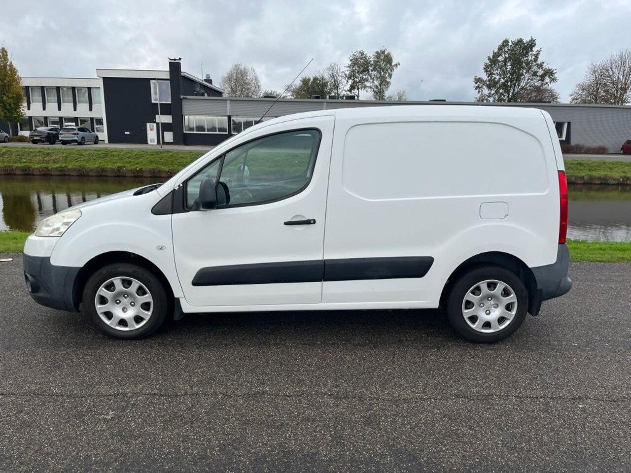 Peugeot Partner - 120 1.6 HDI L1 XT bj 2009..3persoons uitvoering... - AutoWereld.nl