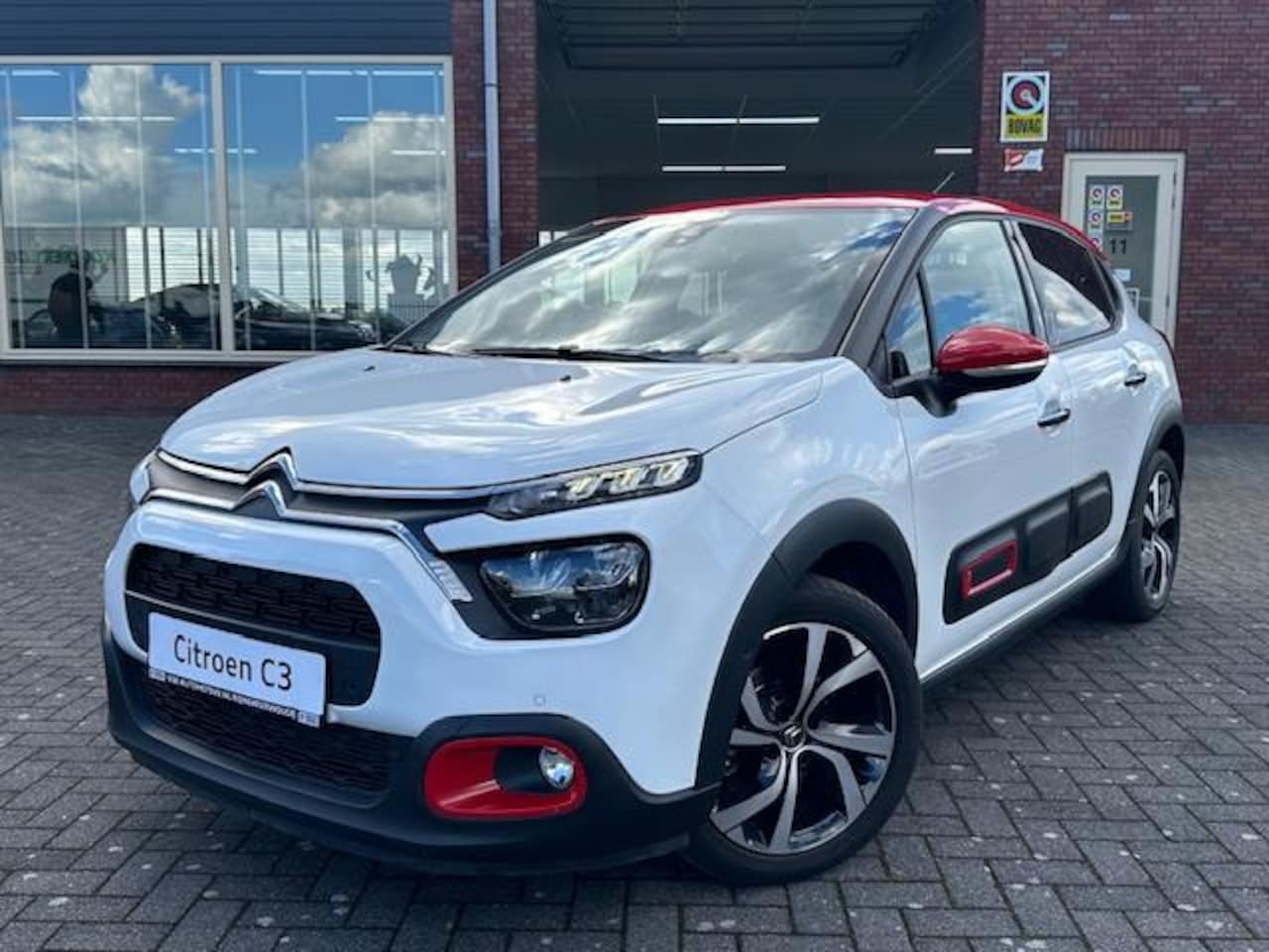 Citroën C3 - 1.2 PureTech Shine AUT Twin colour - AutoWereld.nl