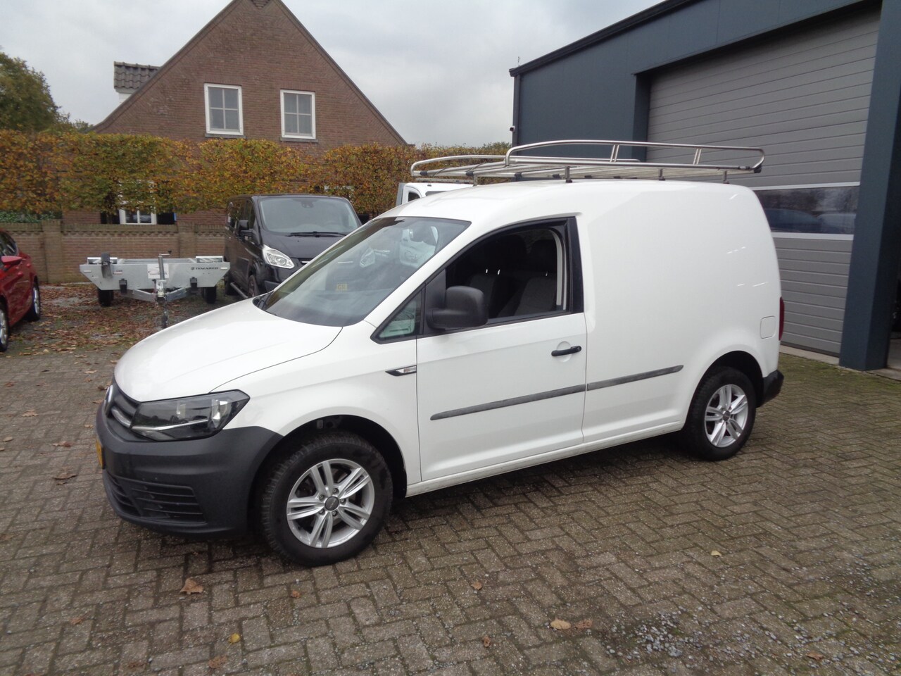 Volkswagen Caddy - 2.0 TDI L1H1 BMT Trendline Airco, trekhaak, Inperial met rol !, euro 6, BPM vrij, LM velge - AutoWereld.nl