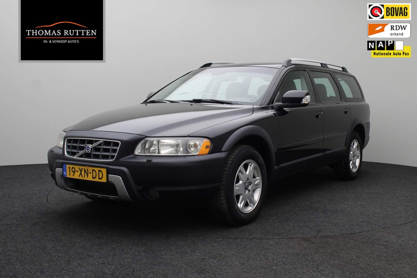 Volvo XC70 - 2.5 T Momentum 2007 | Youngtimer | Airco | Cruise Control | Automaat | Caplay | 2 Sleutels - AutoWereld.nl