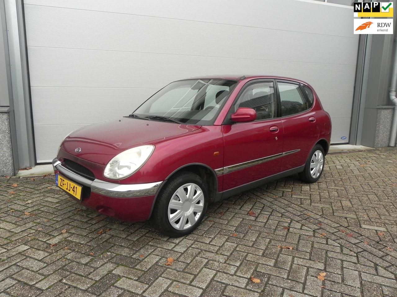 Daihatsu Sirion - 1.0-12V RTi Apk 23-10-2025 Stuurbekrachtiging - AutoWereld.nl