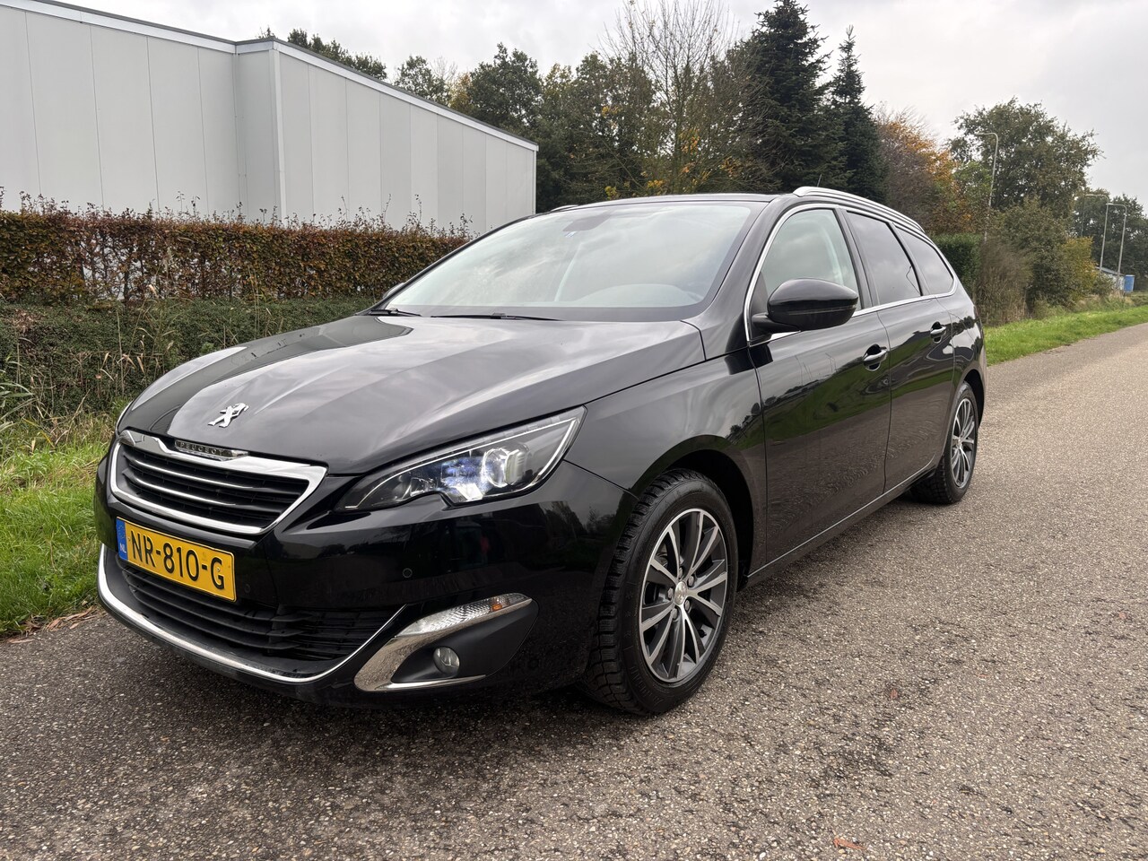 Peugeot 308 SW - 1.2 PureTech Blue Lease Premium / NAVI / LED / XENON / CRUISE / 124dkm! NAP! - AutoWereld.nl