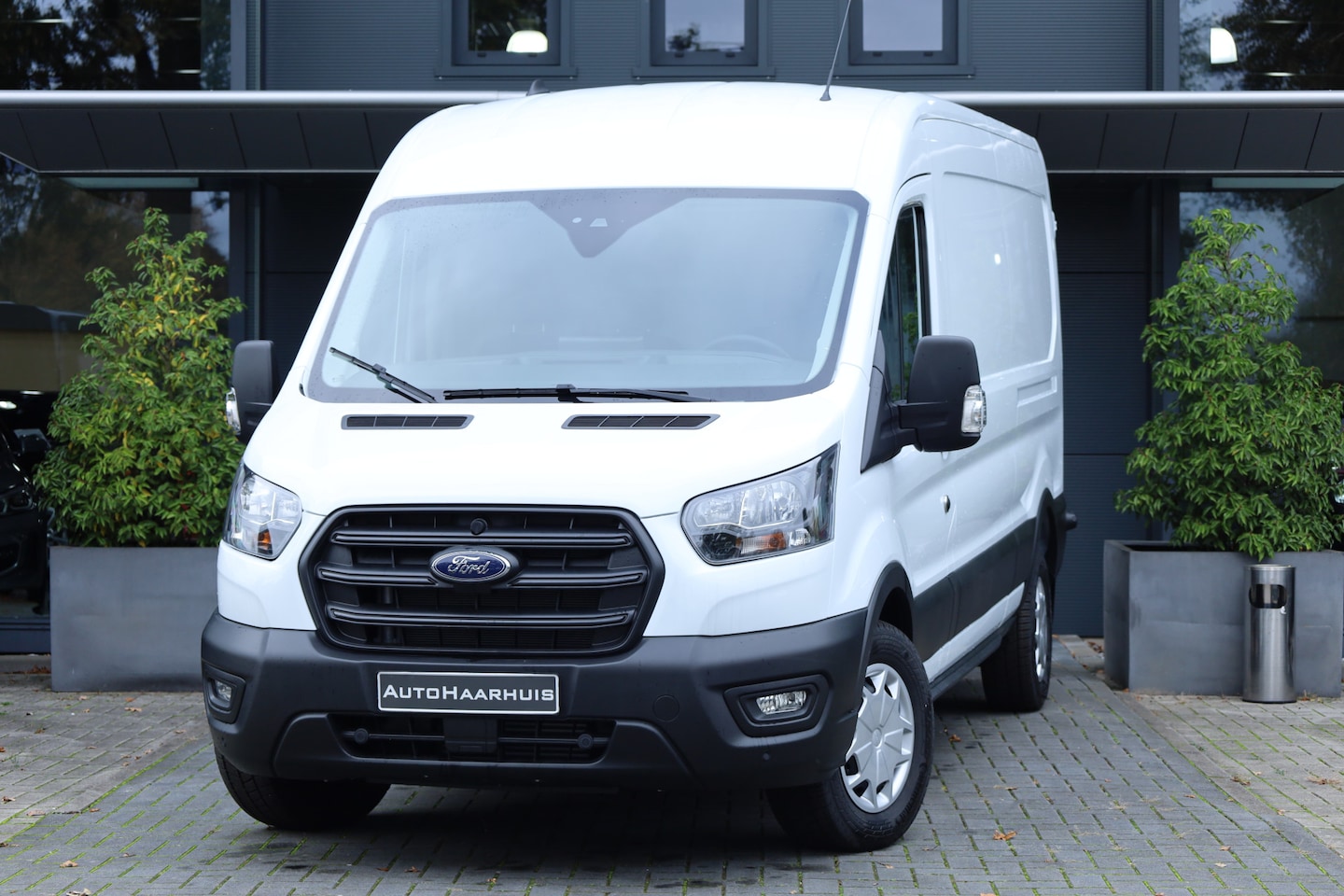 Ford Transit - 350 2.0 TDCI L3H2 Trend | Airco | Navi | Cruise | Apple Carplay | Trekhaak | 2.800kg trekg - AutoWereld.nl