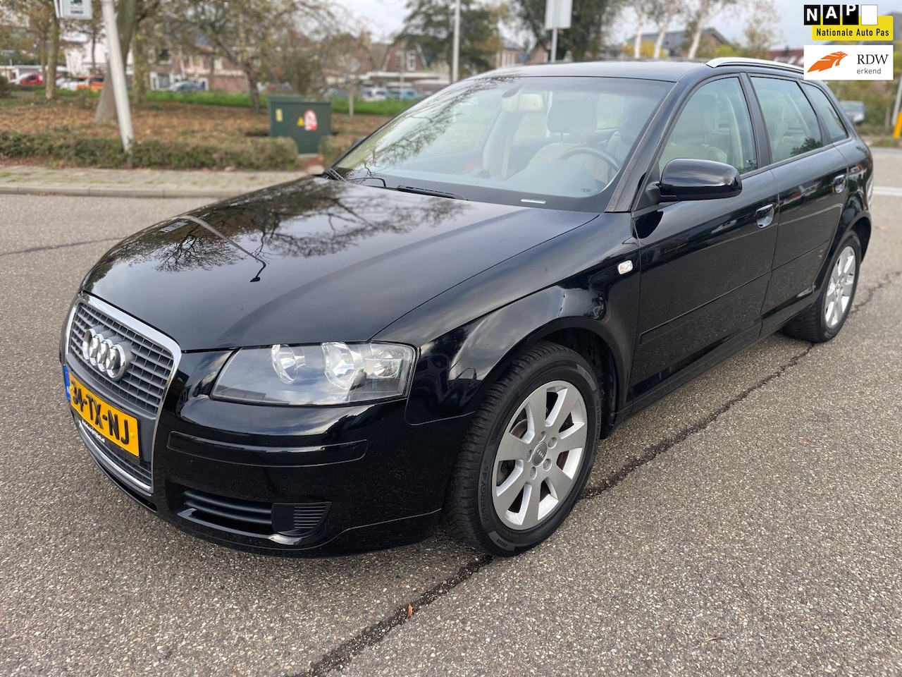 Audi A3 Sportback - 1.6 Ambiente / automaat / leder / cruise.control / elek.pakket / trekhaak / historie / nap - AutoWereld.nl