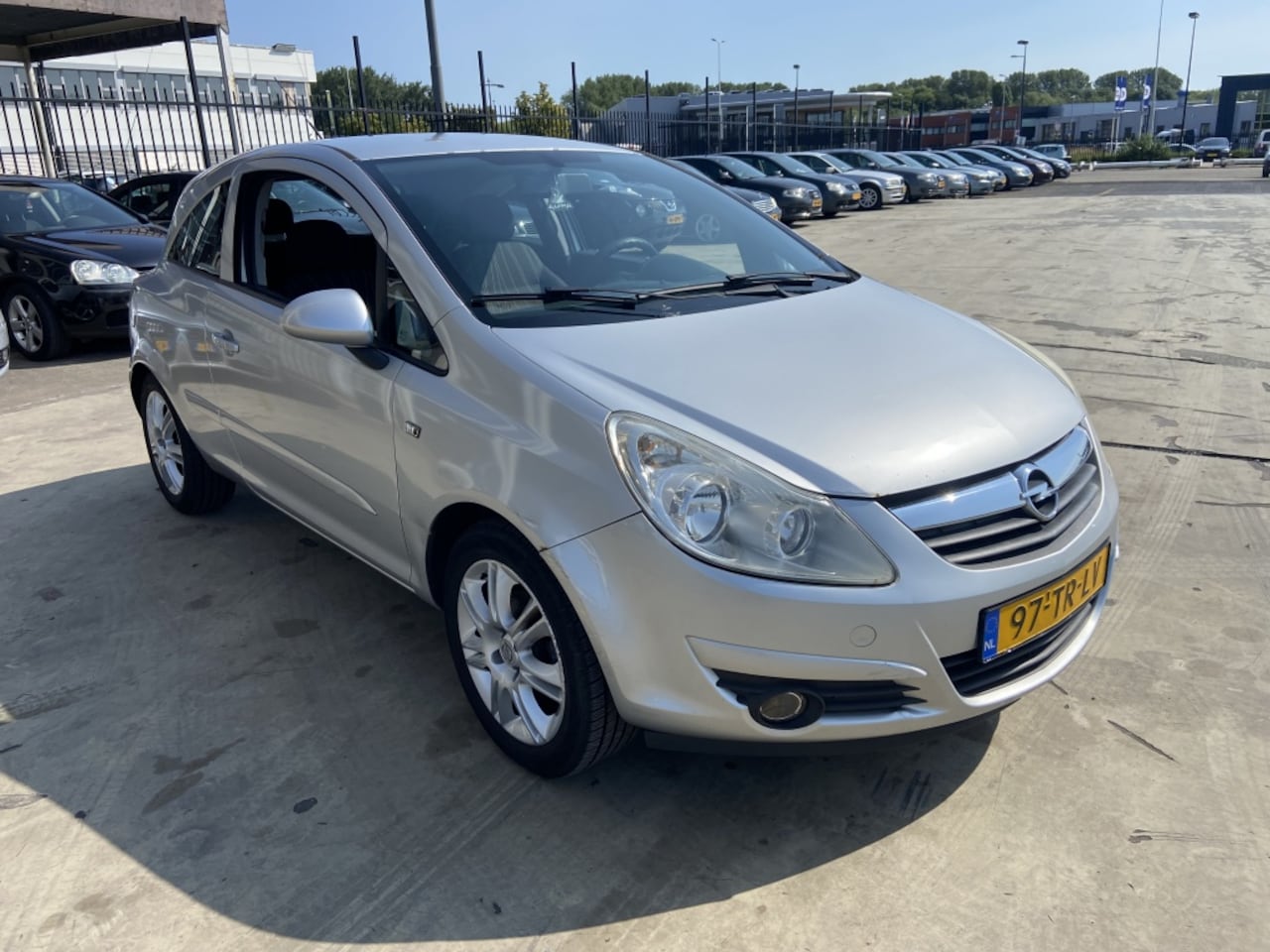 Opel Corsa - 1.2-16V Enjoy 1.2-16V Enjoy - AutoWereld.nl