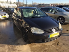 Volkswagen Golf - 1.6 FSI Sportline