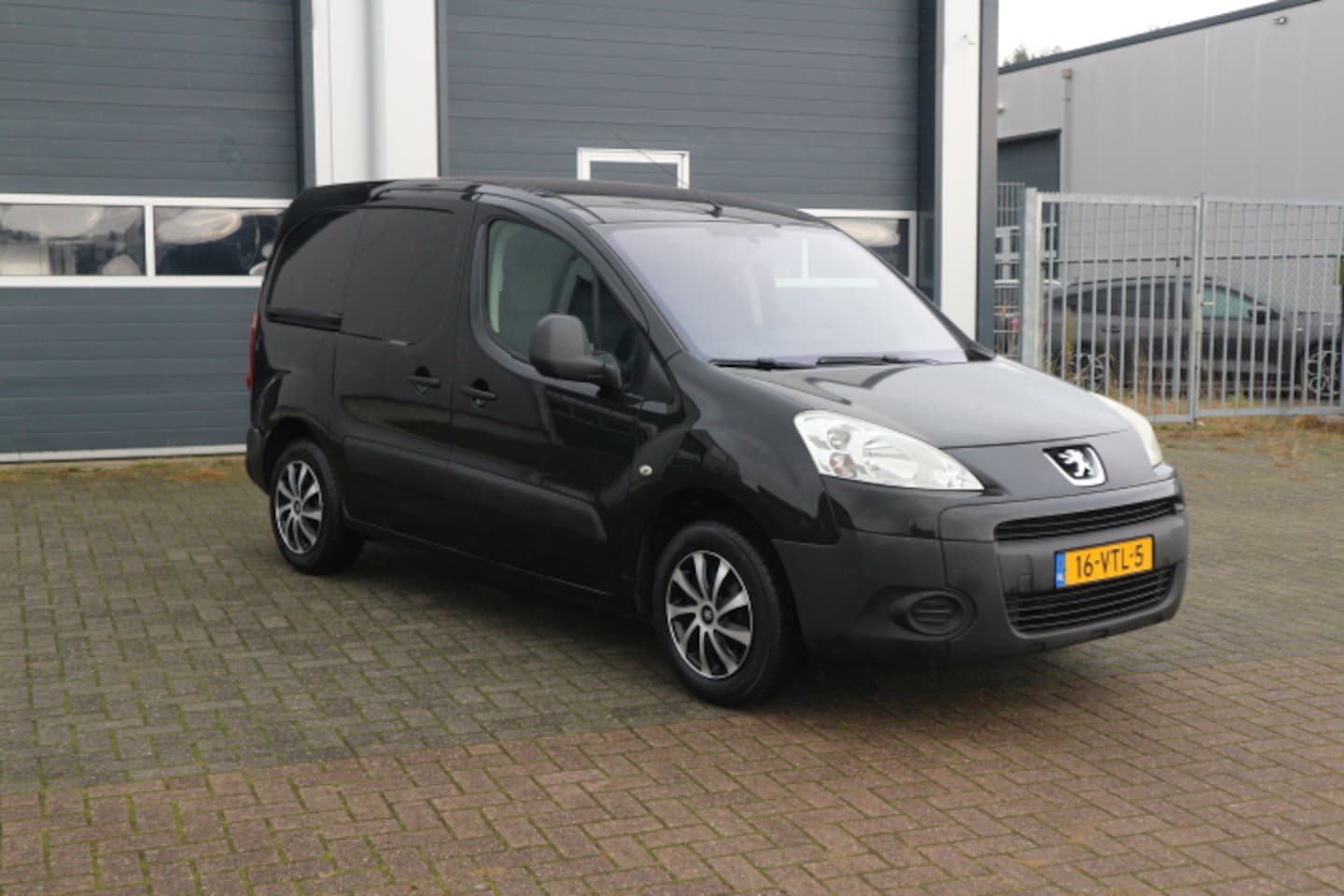 Peugeot Partner - 120 1.6 HDI L1 XT 120 1.6 HDI L1 XT - AutoWereld.nl