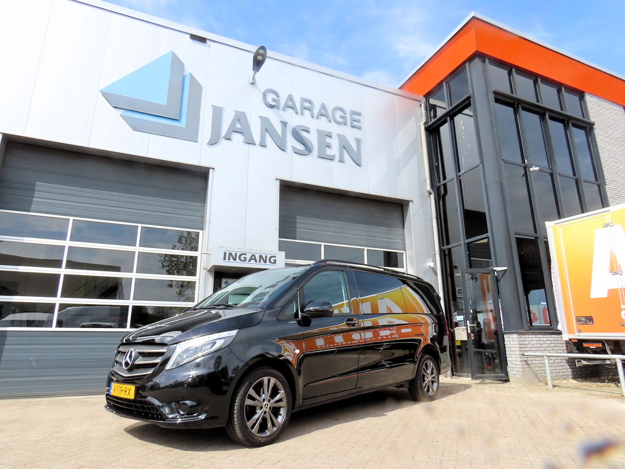 Mercedes-Benz Vito - 116 CDI Lang DC Comfort Lane assist Trekhaak Navi Clima - AutoWereld.nl