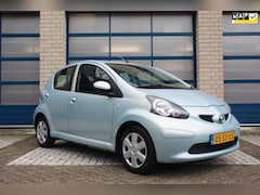 Toyota Aygo - 1.0-12V + 5drs Airco - Isofix - Aux + Bluetooth - Dealer onderhouden