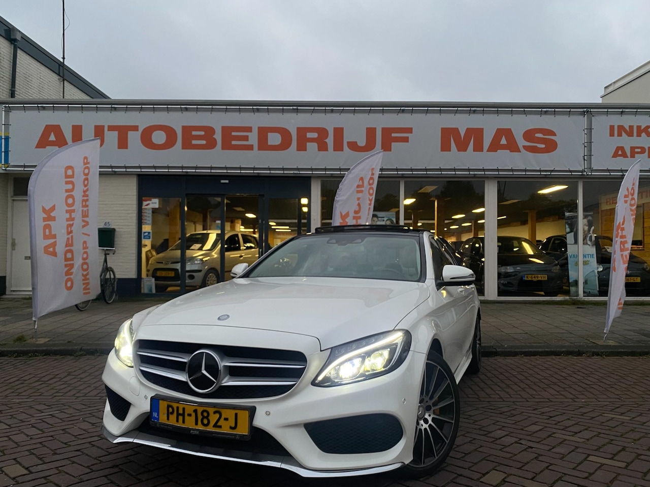 Mercedes-Benz C-klasse - C300 Prestige Pano Airco Head-Up Cruise Control - AutoWereld.nl