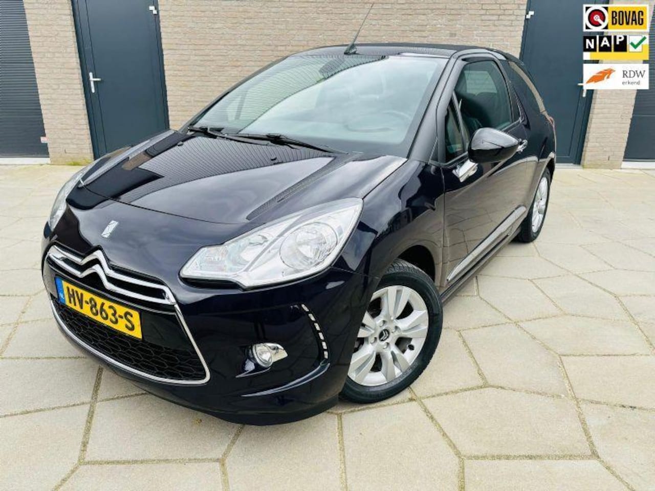 Citroën DS3 Cabrio - 1.2 PureTech So Chic|Prachtige Cabrio|4 Nieuwe ALL-Seasons en SUPER weinig km s - AutoWereld.nl