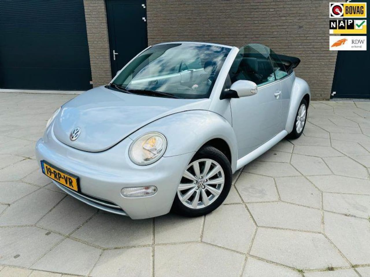 Volkswagen New Beetle Cabriolet - 1.6 Turijn Comfort | Airco |een hele mooie en echte Beetle dealer onderhouden - AutoWereld.nl