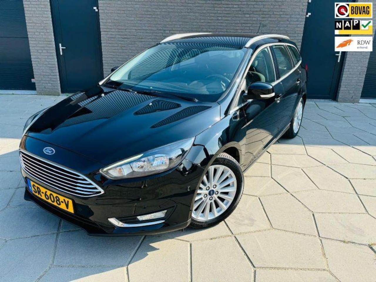 Ford Focus - 1.0 Titanium|Dual Airco|Cruise/Lim.|GROOT Display Apple|Grote wielen - AutoWereld.nl