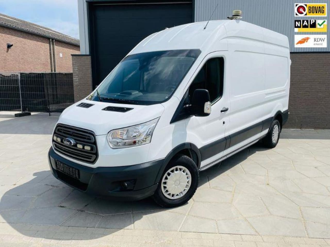 Ford Transit - 350 2.2 TDCI L3H2 |AIRCO|TREKHAAK|3 ZITS|OMVORMER 220|39.000km|NIEUWSTAAT - AutoWereld.nl