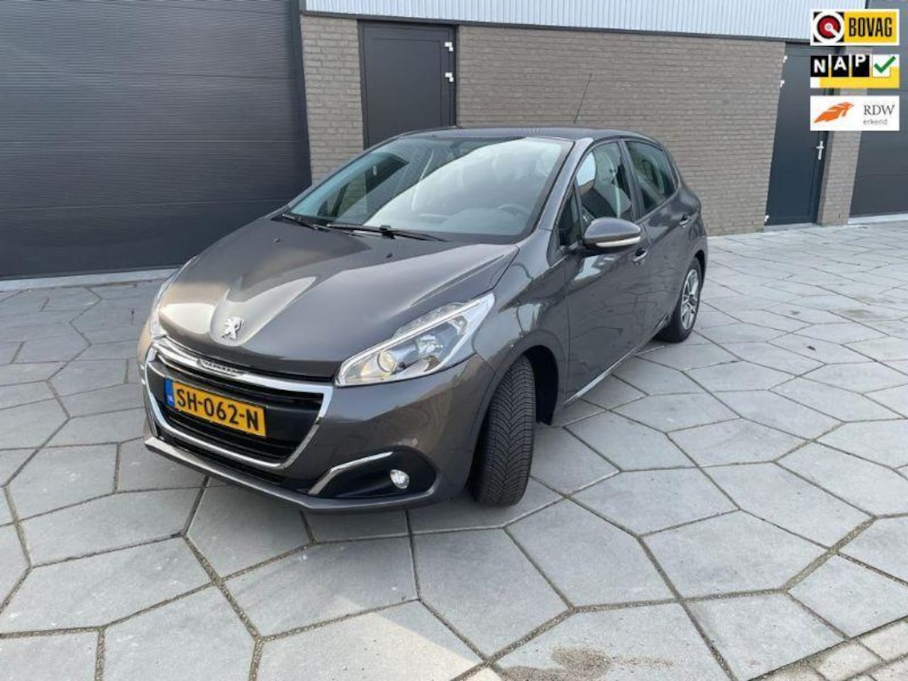 Peugeot 208 - 1.2 PureTech Blue Lion|AIRCO|Apple-carplay|5 Drs |1st eig|Ned auto|All-Season banden - AutoWereld.nl