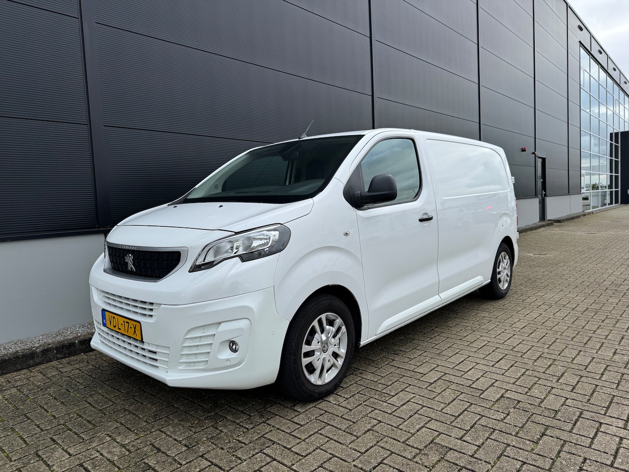 Peugeot Expert - 2.0 BlueHDI 180 Standard Premium 180 pk vol opties zeer netjes! - AutoWereld.nl