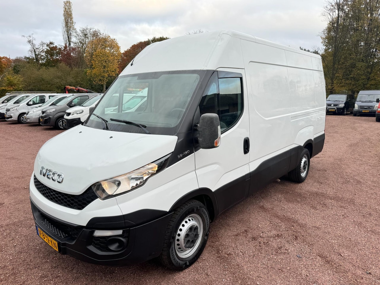 Iveco Daily - 35S13V 2.3 352 L2H2 Airco Cruise 3500KG Trekhaak - AutoWereld.nl